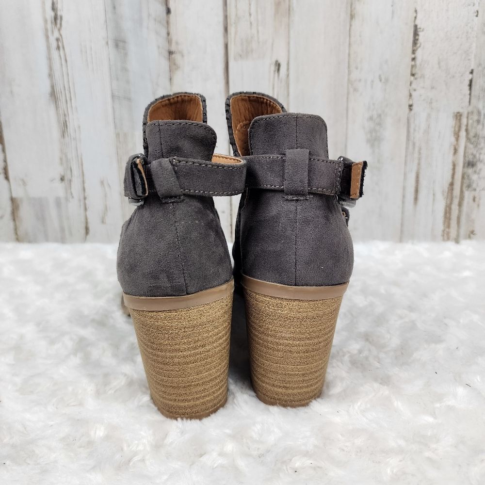 Universal Thread Lizzy Microsuede Booties Gray Si… - image 6